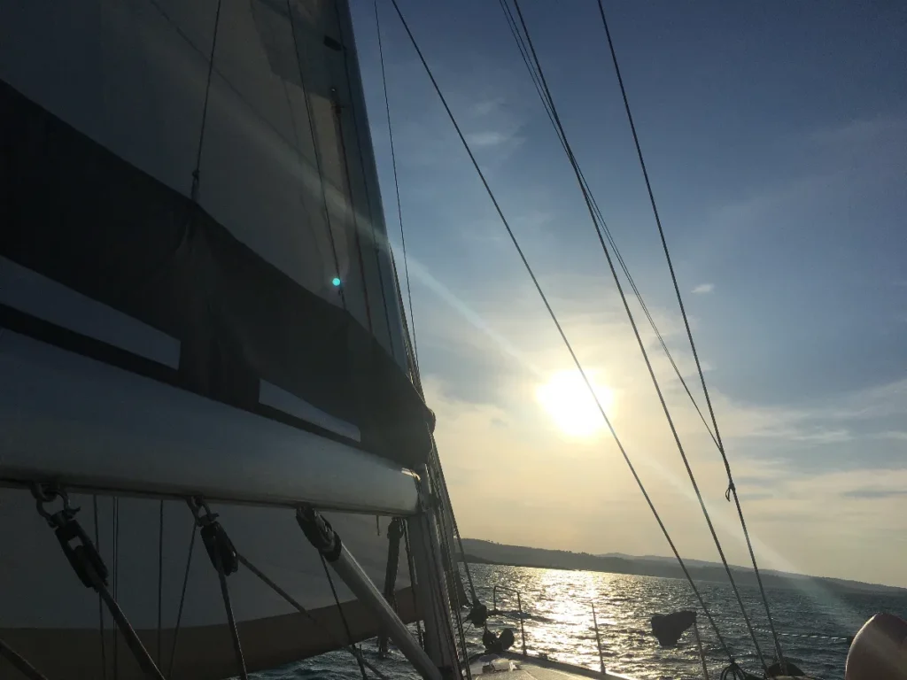 PERCHE SCEGLIERE UNA VACANZA IN BARCA A VELA A GONFIE VELE Vacanze 2 - A GONFIE VELE - Vacanze in barca a vela