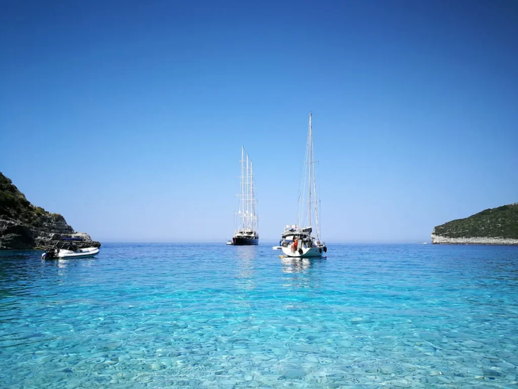 raggiungere baie inaccessibili via terra e nuotare in acque cristallin - A GONFIE VELE - Vacanze in barca a vela