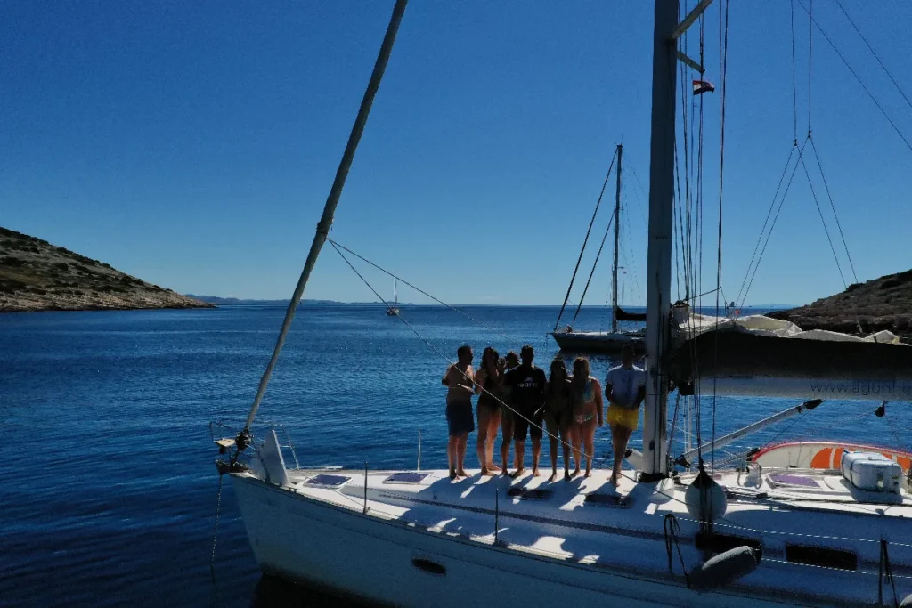 IMBARCO ALLA CABINA O BARCA IN ESCLUSIVA A GONFIE VELE Vacanze in 5 - A GONFIE VELE - Vacanze in barca a vela