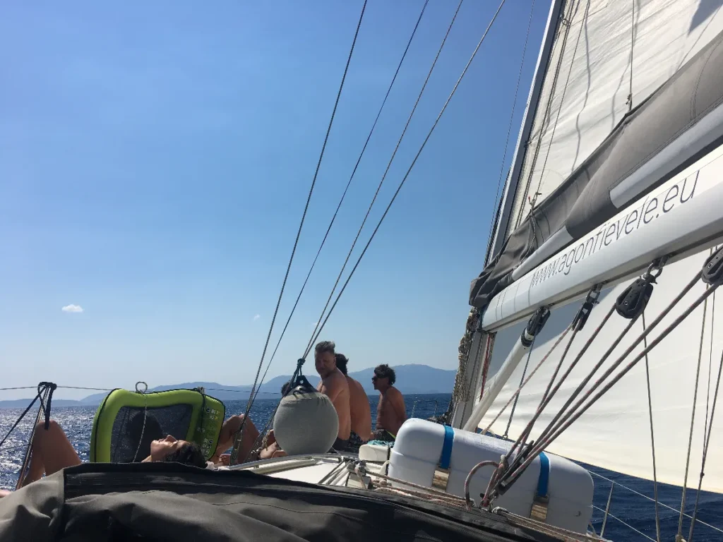 PERCHE SCEGLIERE LA GRECIA IONICA PER UNA VACANZA IN BARCA A VELA A 3 - A GONFIE VELE - Vacanze in barca a vela