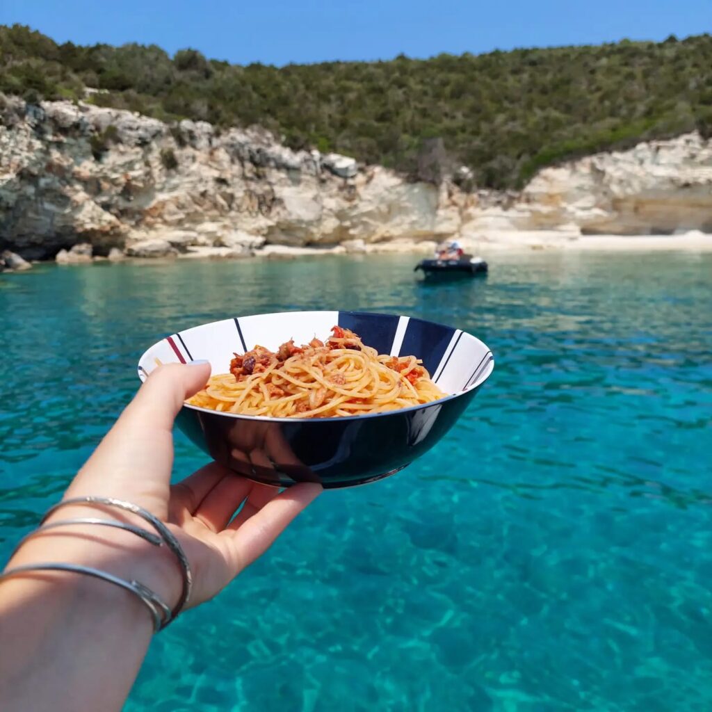COSA SI FA IN BARCA A VELA A GONFIE VELE Vacanze in barca a vela - A GONFIE VELE - Vacanze in barca a vela