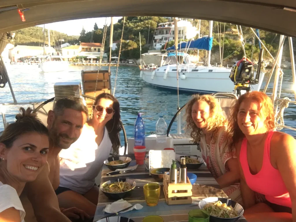COSA SI MANGIA E CHI PREPARA DA MANGIARE A BORDO A GONFIE VELE Vac 3 - A GONFIE VELE - Vacanze in barca a vela
