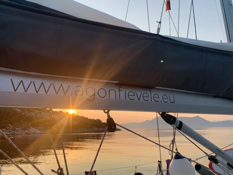 5 MOTIVI PER FARE UNA VACANZA IN BARCA A VELA