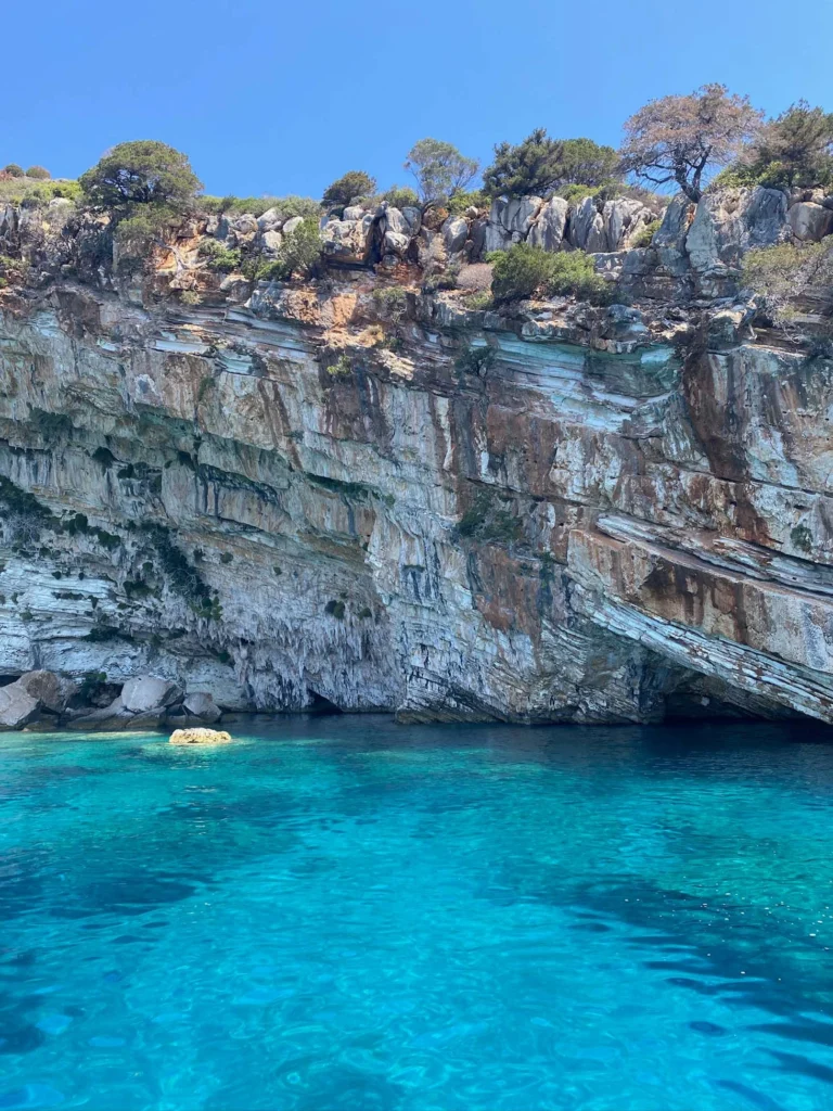 MA SI SCENDE A TERRA DURANTE UNA VACANZA IN BARCA A VELA?