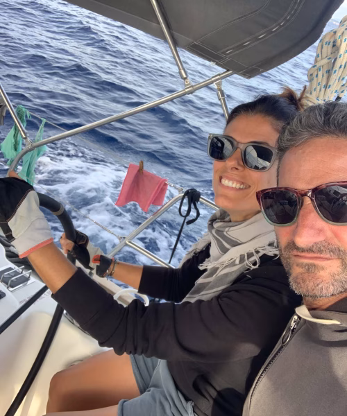 omar-enrica-a-gonfie-vele492